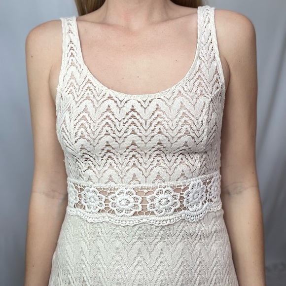 Vintage white crochet style dress - Picture 2 of 14